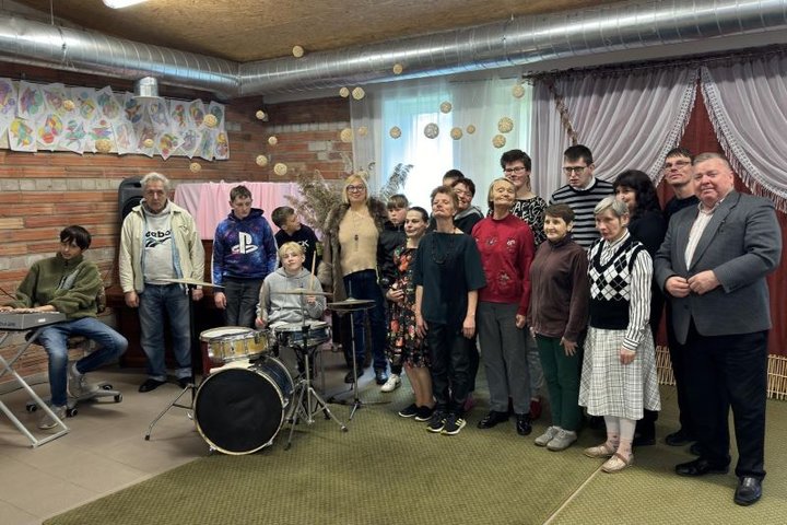 SVEČIUOSE ŠVĖKŠNOS „DIEMEDŽIO“ UGDYMO CENTRO MOKINIAI