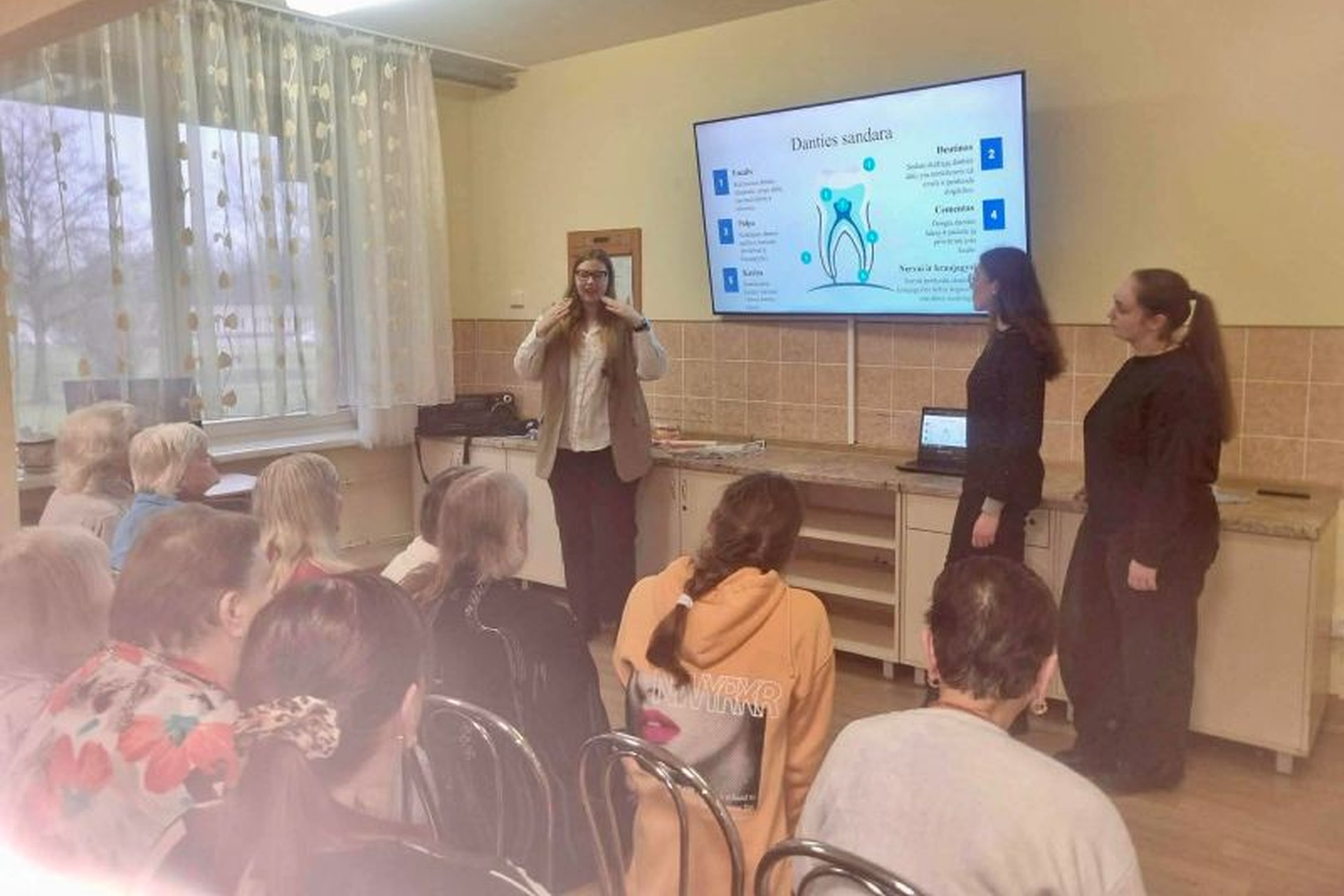 Edukacinė paskaita apie burnos higieną